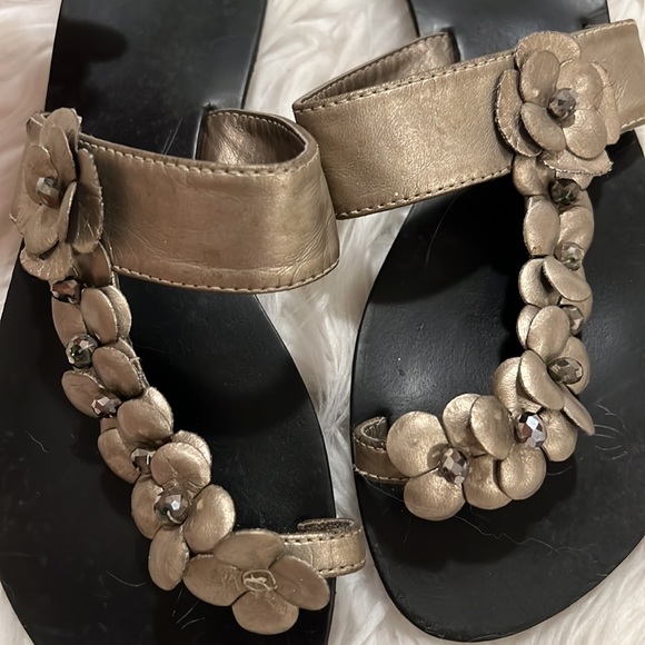 Bronze/Black Sandals - Picture 4 of 6